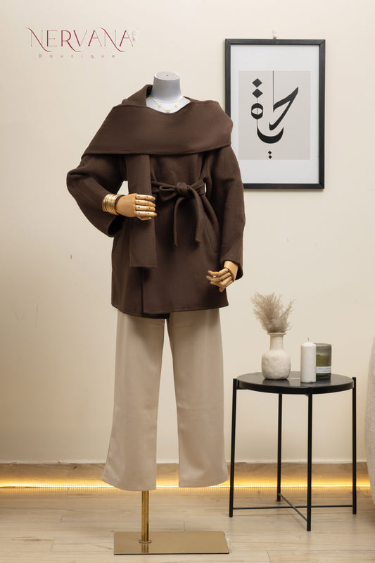 جاكيت بني بطول متوسط