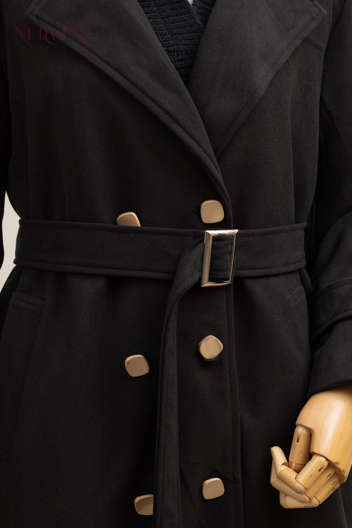 جاكيت اسود طويل